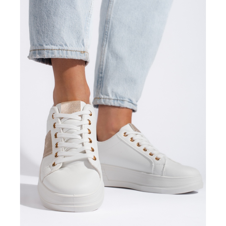 Tênis esportivo branco 2