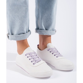 Tênis feminino com aberturas branco 1