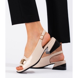 Goodin Sandálias bege de salto baixo em couro envernizado 2