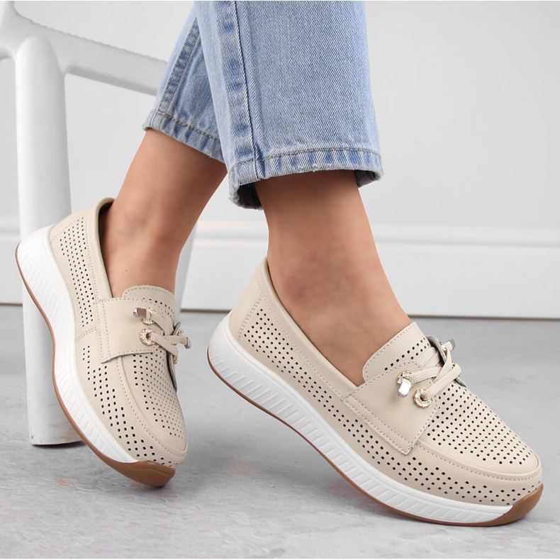 Sapatos femininos de couro, mocassins com aberturas, bege Artiker 54C1753 1