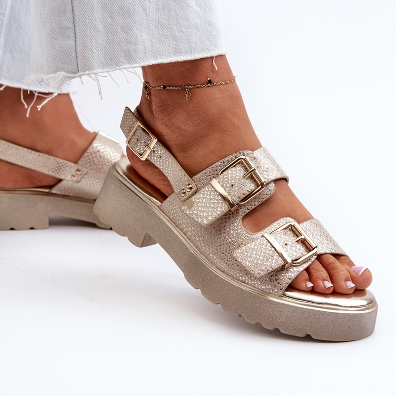 Sandálias Femininas Com Fivelas Couro Eco Dourado Konantia 2