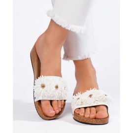 Chinelos femininos de camurça com flores, branco 2 Chinelos femininos de camurça com flores, branco 2