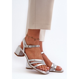 Sandálias femininas de salto baixo em couro ecológico Sergio Leone SK046 prata 2