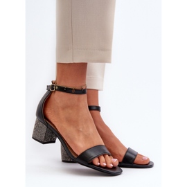 Sandálias femininas confeccionadas em couro ecológico com salto alto decorado, Wiatalia preta preto 2