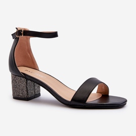 Sandálias femininas confeccionadas em couro ecológico com salto alto decorado, Wiatalia preta preto 1