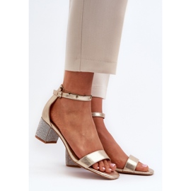 Sandálias Femininas Confeccionadas em Couro Ecológico com Salto Alto Decorado, Dourada Wiatalia dourado 2 Sandálias Femininas Confeccionadas em Couro Ecológico com Salto Alto Decorado, Dourada Wiatalia dourado 2