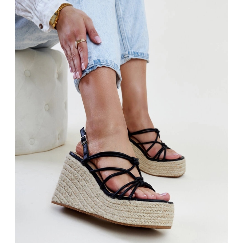 Sandálias de cunha Mara pretas preto 1