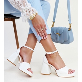 Sandálias brancas de salto alto da Vesna branco 1