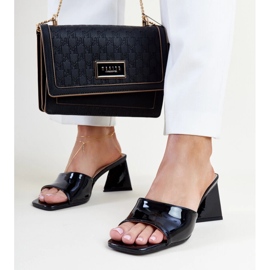 Slides de salto alto Andela pretos envernizados 1