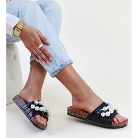 Chinelos pretos com sola de cortiça e contas Zlatna 1