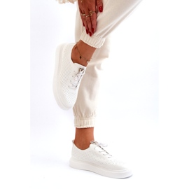 Tênis feminino branco com aberturas 3