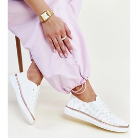 Tênis Biserka branco vazado 1