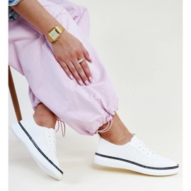 Tênis Biserka vazado branco e preto 1