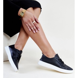 Tênis Manoek preto vazado 1