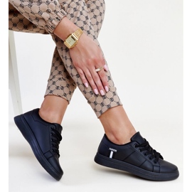 Tênis preto de couro ecológico da Devona 1