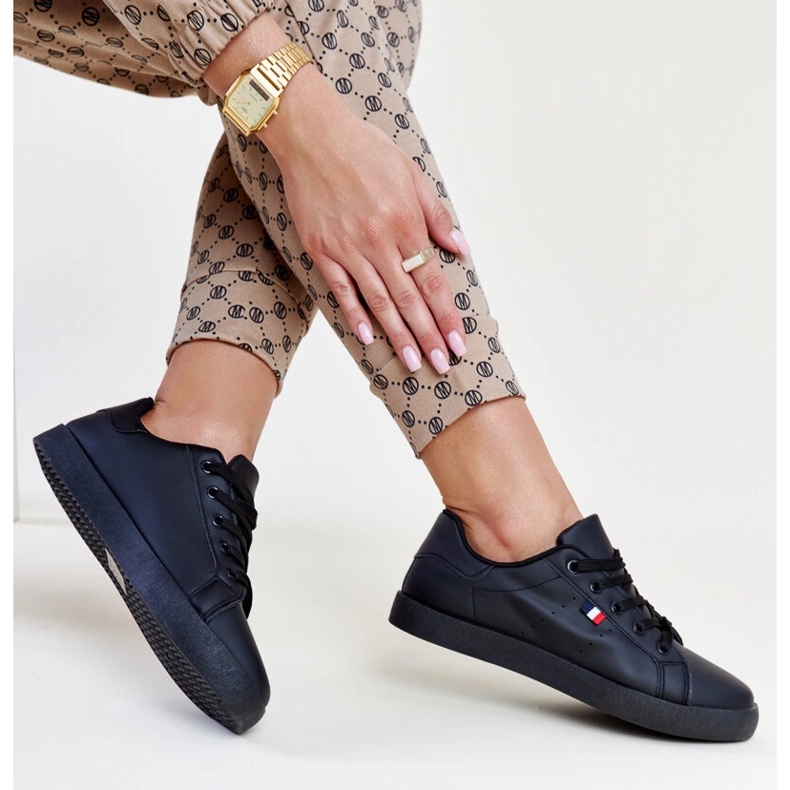 Tênis preto de couro ecológico Gioya 1