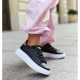 Tênis preto com sola grossa Ivalu 1