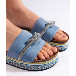 Slides de plataforma azul claro 2 Slides de plataforma azul claro 2