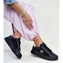 Tênis de couro preto com sola Viera maciça 1