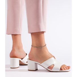 Chinelos de salto alto femininos brancos 2