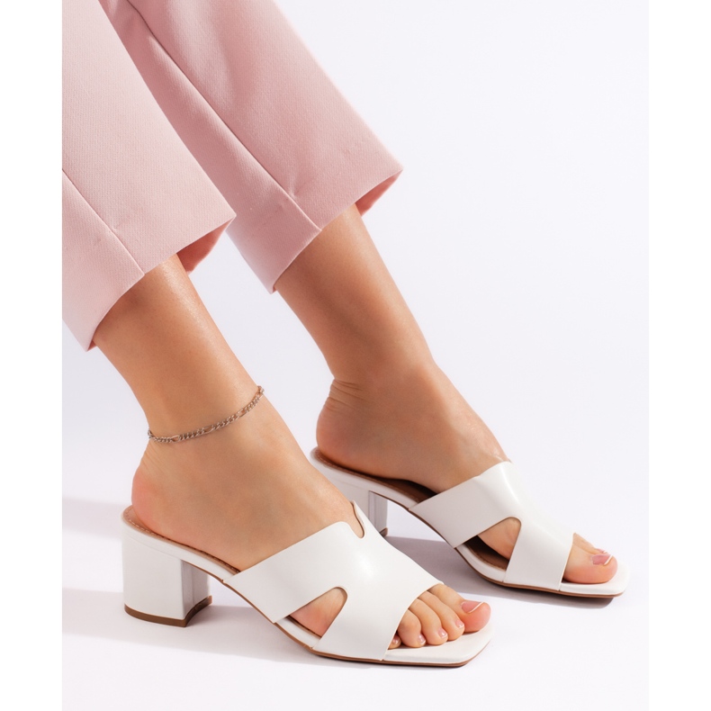 Chinelos de salto alto femininos brancos 1