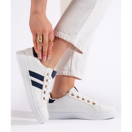 Tênis feminino branco com cadarço 1