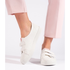 Tênis feminino branco com velcro 2