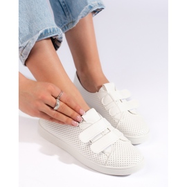 Tênis feminino branco com velcro 1
