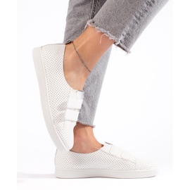 Tênis feminino branco com velcro 1