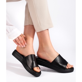 Chinelos pretos de senhora 1