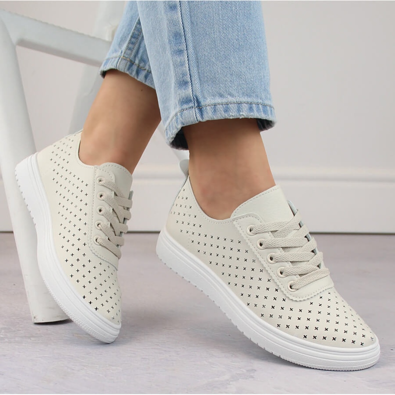 Calçado desportivo feminino com aberturas, bege Sabatina 0819 1