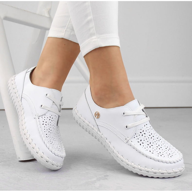 Sapatos femininos de couro, mocassins com cordões, brancos Artiker 54C-1520 1
