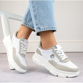 Calçado esportivo feminino de couro bege Filippo DP6108 branco 1