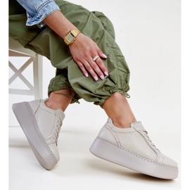 Tênis de couro bege escuro com strass Karino 1