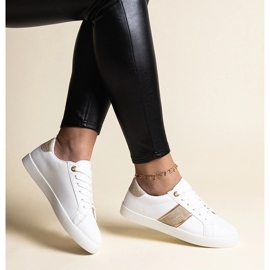 Tênis branco e dourado com faixa decorativa Grada 1