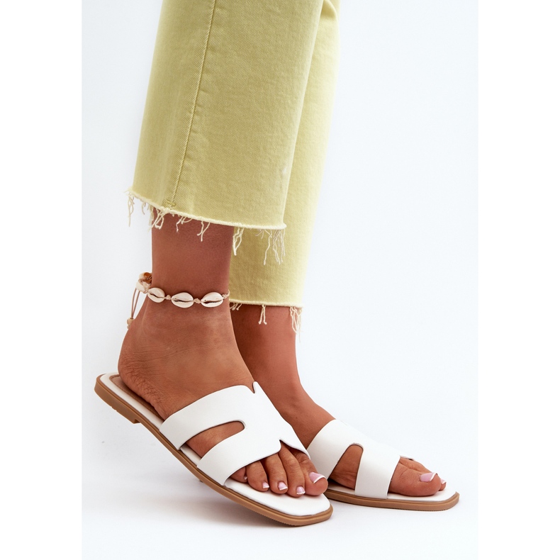 Chinelos Rasos Femininos Com Recortes Branco Fiviama 2