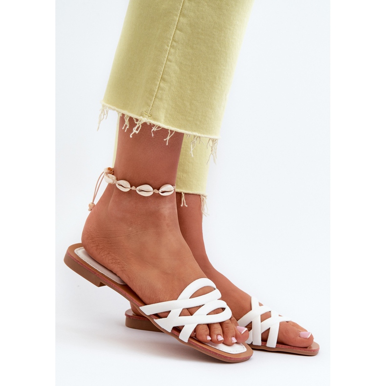 Chinelos Femininos em Pele Eco com Salto Plano, Branco, Moldela 2