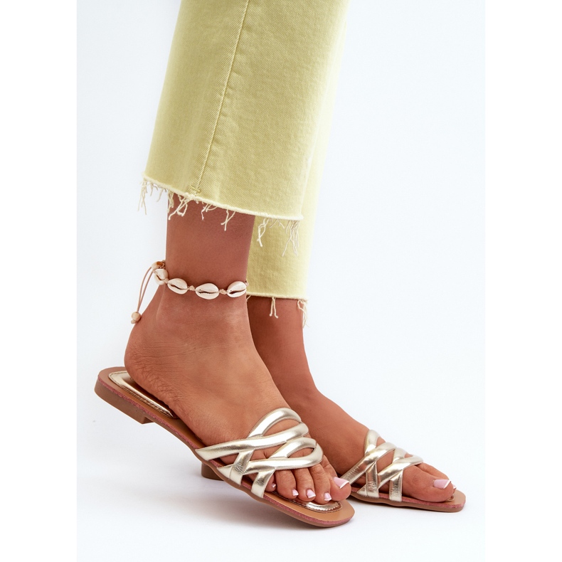 Chinelos Femininos em Pele Eco com Salto Plano, Moldela Dourado 2