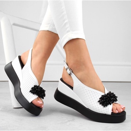 Sandálias femininas de cunha de couro com miçangas, brancas Filippo DS6076 branco 1