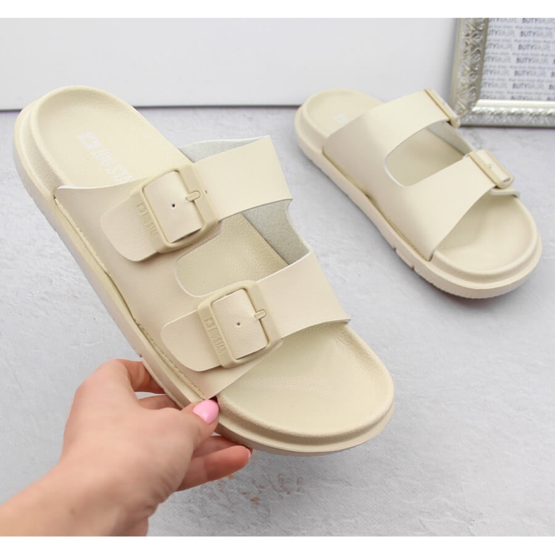 Chinelos femininos de espuma bege com fivelas Big Star NN274A752 1 Chinelos femininos de espuma bege com fivelas Big Star NN274A752 1