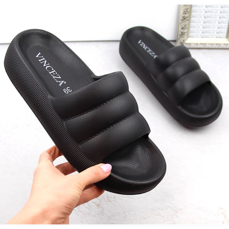 Chinelos plataforma pretos acolchoados femininos Vinceza 75204 1