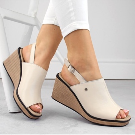 Sandálias femininas de couro bege com cunha Filippo DS6027 1 Sandálias femininas de couro bege com cunha Filippo DS6027 1