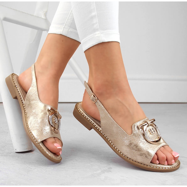 Sandálias femininas confortáveis ​​com decoração dourada S.Barski 053 dourado 1