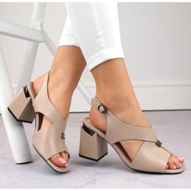 Sandálias femininas bege com salto decorativo, Vinceza 62111 1