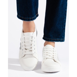 Tênis femininos brancos e prateados 1