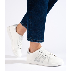 Tênis femininos brancos e prateados 2