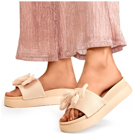 Chinelos femininos bege com laço e sola grossa 1 Chinelos femininos bege com laço e sola grossa 1