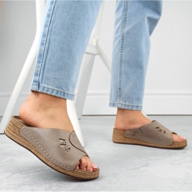 Sandálias femininas confortáveis ​​de couro com cunha em bege Helios 137.02 2