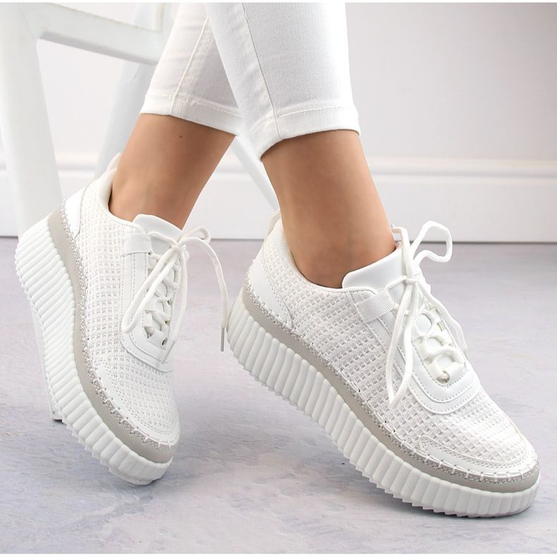 Calçado desportivo feminino com plataforma, branco McBraun 23219 1