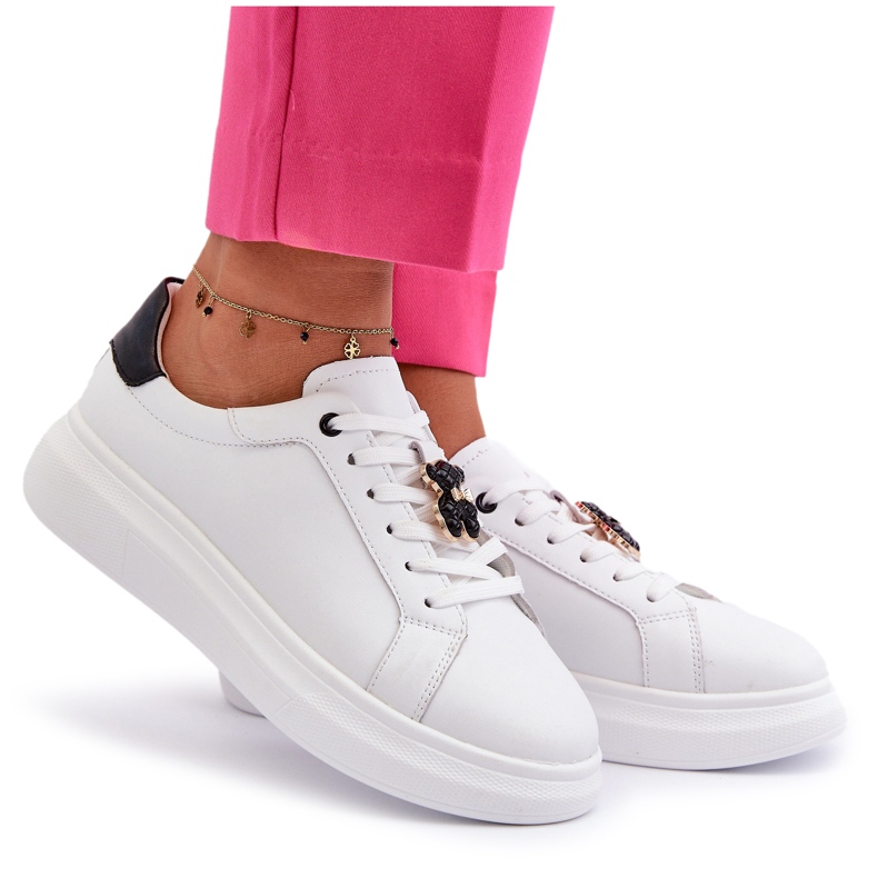 Vinceza Tênis feminino de couro com ursinho de pelúcia, branco Mirven 4